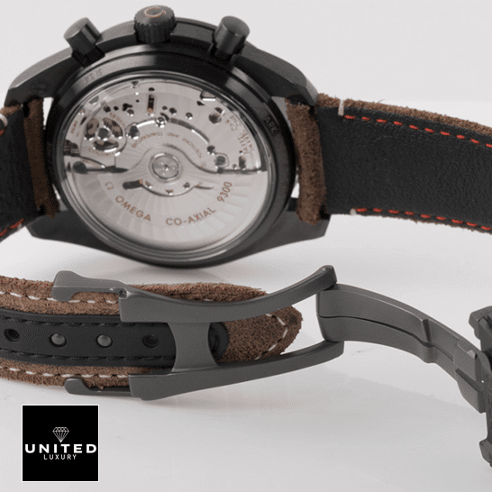 Omega Speedmaster Moonwatch 311.92.44.51.01.006 True Replica 1:1 omega speedmaster 311.92.44.51 replica bracelet Omega Speedmaster Leather Bracelet Replica opened clasp upside view