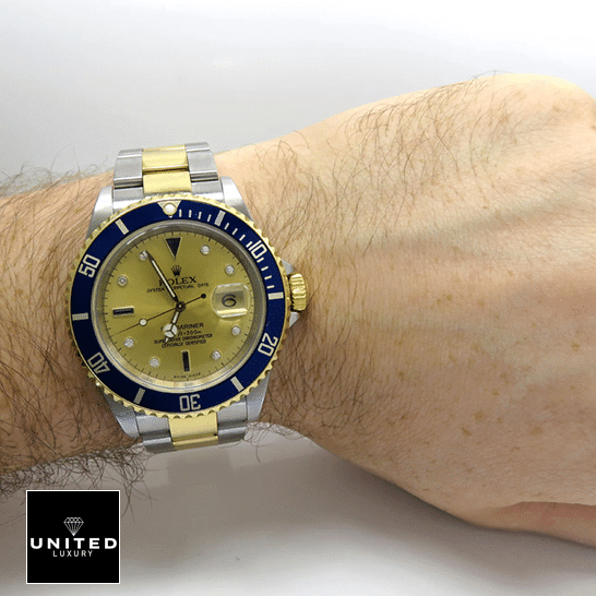Rolex Submariner 16613 "Serti Two-Tone" Top Grade Clone 1:1 rolex submariner 16613 replica mercedes Rolex Submariner 16613 Yellow Gold Dial Blue Bezel Replica on his arm