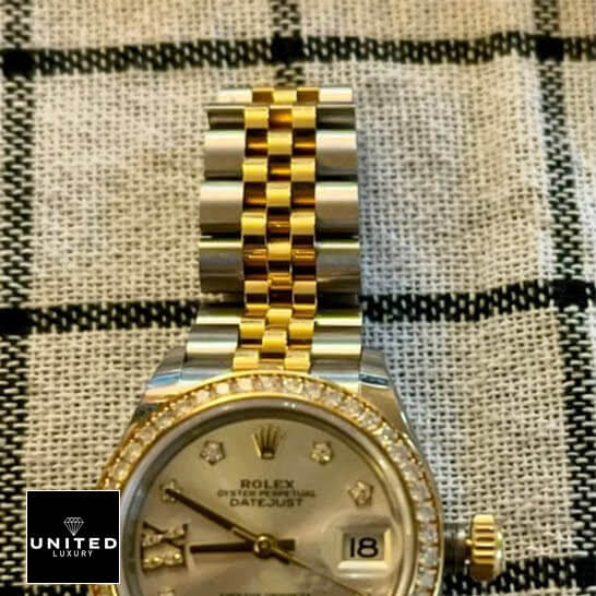 Rolex Lady-Datejust 279383RBR Champagne Diamond Master Clone Quality 6 2 Rolex Datejust 279383RBR-0003 Two Tone Jubilee Bracelet Replica on the table