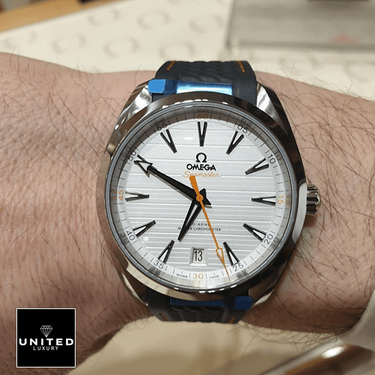 Omega Seamaster Aqua Terra Co-Axial Master Chronometer 220.12.41.21.02.002 Pro Clone 1:1 omega aqua terra 220.12.41.21.02.002 replica hand Omega Seamaster White Dial Steel Case Replica on the man wrist