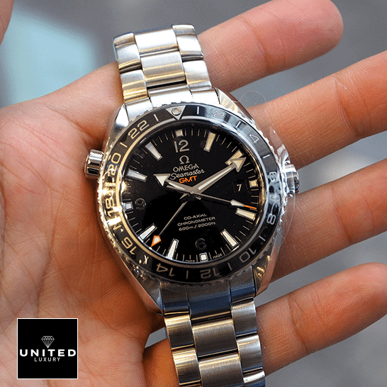 Omega Seamaster Planet Ocean Co-Axial 232.30.44.22.01.001 "Deep Black" Deluxe Replica Edition omega seamasterplanetocean 232.30.44.22.01.001 replica Omega Seamaster 232.30.44.22.01.001 GMT Black Bezel Replica on the hand