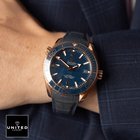 Omega Seamaster Planet Ocean Steel 215.63.44.21.03.001 Premium Replica 1:1 omega seamaster planet ocean steel 215.63.44.21.03 Omega Seamaster 215.63.44.21.03 Planet Ocean Blue Dial Replica on the man wrist