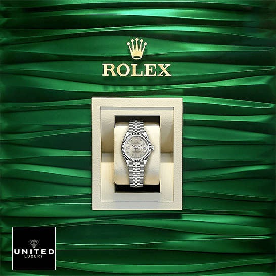Rolex Lady-Datejust 279174 Silver Dial Jubilee Premium Replica 1:1 Rolex Lady-Datejust 279174-0021 Replica Green Wave Background