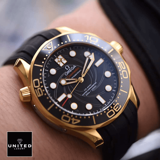 Omega Seamaster Diver 210.30.42.20.01.001 "Black Dial" Masterpiece Clone Omega Seamaster Professıonal Black Dial Gold Case Replica on the wrist