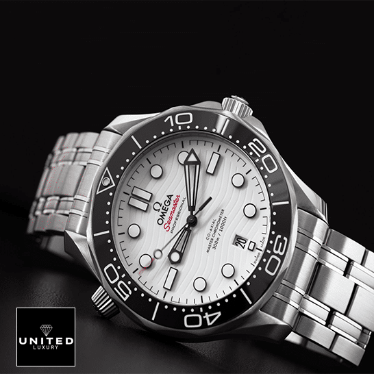Omega Seamaster Diver 210.30.42.20.03.001 Perfect Clone Quality omega seamaster diver steel 210.30.42.20.04.001 white Omega 210.30.42.20.04.001 Seamaster White Dİal Black Bezel Replica black background