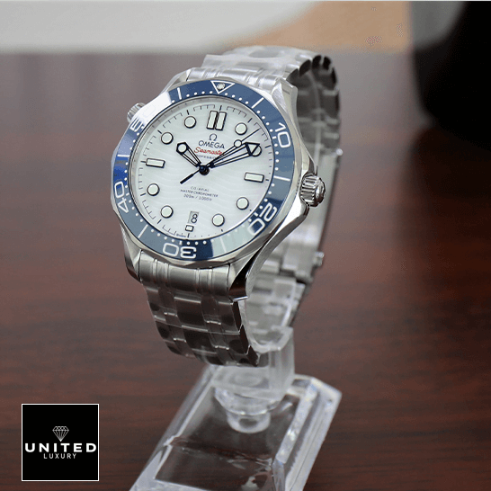Omega Seamaster 233.30.41.21.01.001 "Master Co-Axial" Exceptional Replica 1:1 Omega Seamaster Blue Bezel White Dial Replica on the stand