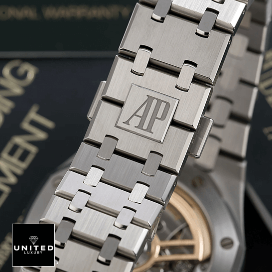 Audemars Piguet Royal Oak 15500ST.OO.1220ST.01 "Silver Dial" 1:1 Clone Edition audemars piguet royal oak 15500ST.OO .1220ST.02 replica clasp Audemars Piguet Royal Oak 15500ST Stainless Steel Bracelet Replica on the warranty card