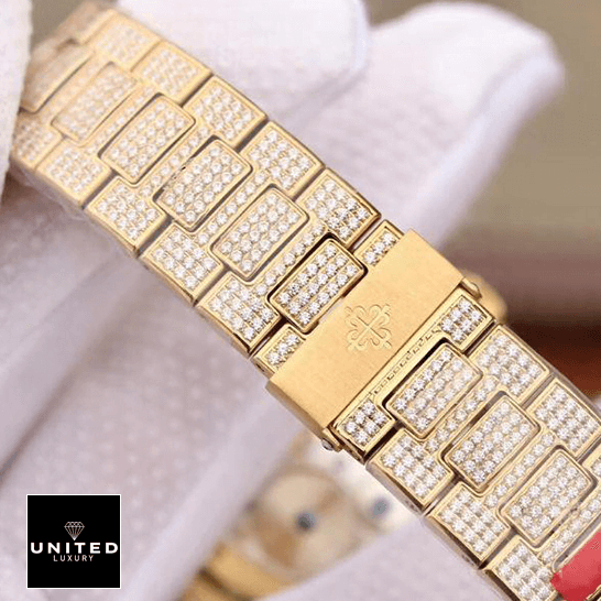 Patek Philippe Nautilus 5711/1A-018 "Yellow Gold" Detailed Super Clone patek philippe 5711 clasp replica Patek Philippe Diamond Gold Bracelet Replica on the glove white hand